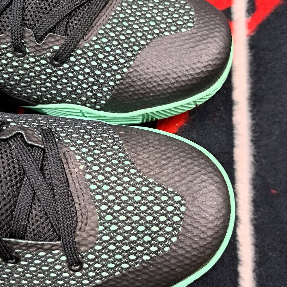 Size 12 Nike Kyrie 2 Green Glow Black Men's Basketball Shoes 819583-007 - Picture 10 of 14